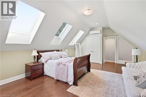 4 Summit Drive, Waterdown, ON 