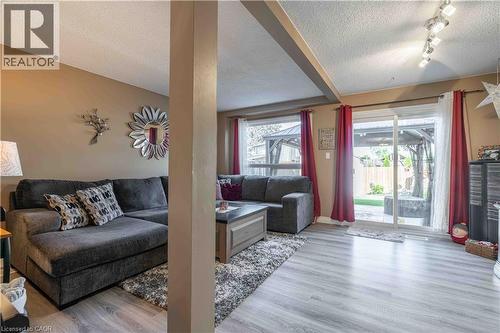 98 Memorial Avenue, Stoney Creek, ON 