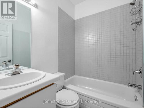 Main Floor Bathroom - 320 Brunswick Avenue, Toronto, ON 