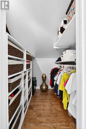 Walk-in closet - 481 Camelot Drive W, Oshawa, ON 