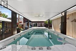 Hut tub jacuzzi - 