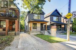 34 HIAWATHA ROAD Toronto, ON M4L 2X8