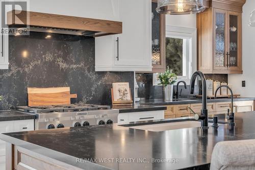 10 Farmcrest Court, King, ON 