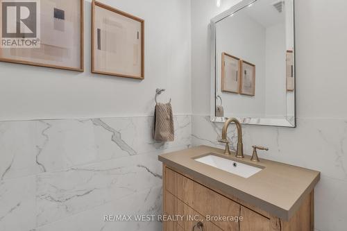 10 Farmcrest Court, King, ON 