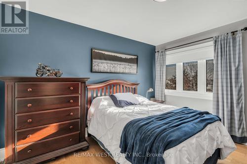 10 Farmcrest Court, King, ON 