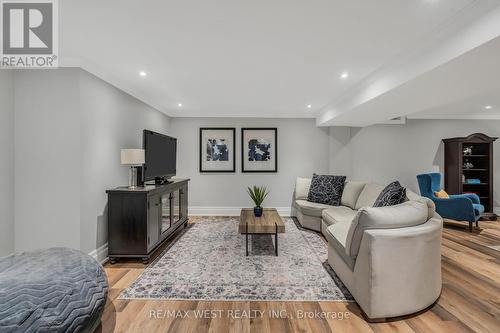10 Farmcrest Court, King, ON 
