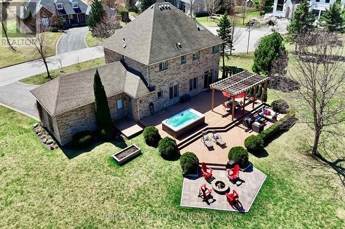 10 Farmcrest Court, King, ON 
