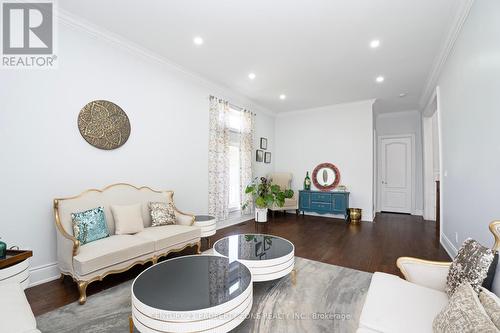 77 Bowshelm Court, Mississauga, ON 