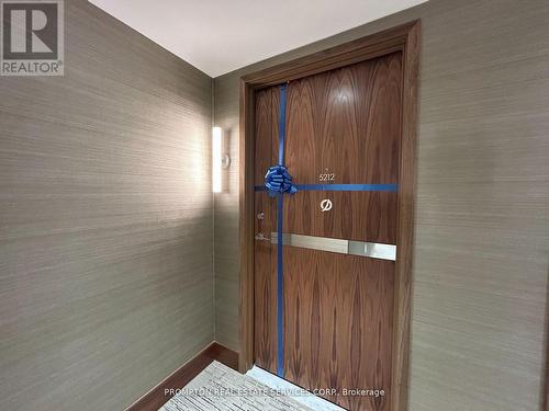 5212 - 1 CONCORD CITYPLACE WAY , Toronto, Ontario M5V 0X3 2