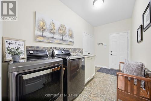 LAUNDRY MUD ROOM - 4 Island Lake Road, Mono, ON 
