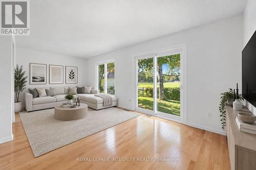 909 Lawnsberry Drive, Ottawa, ON 