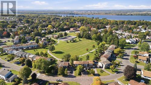 909 Lawnsberry Drive, Ottawa, ON 