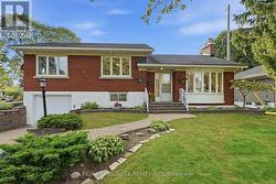 2034 CAMROSE STREET Ottawa, ON K1G 2N2