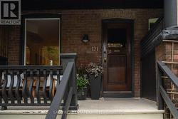 121 GLENDALE AVENUE Toronto, ON M6R 2T3