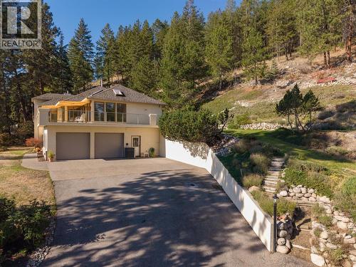 Lots of parking! - 4632 / 4624 Minto Street, Peachland, BC 