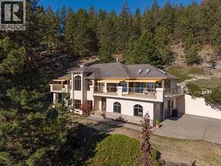Tucked away in the hills in Peachland - Privacy! - 