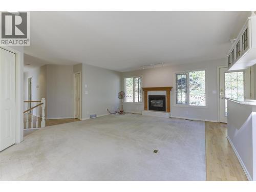 Family room with gas fireplace on the upper level - 4632 / 4624 Minto Street, Peachland, BC 
