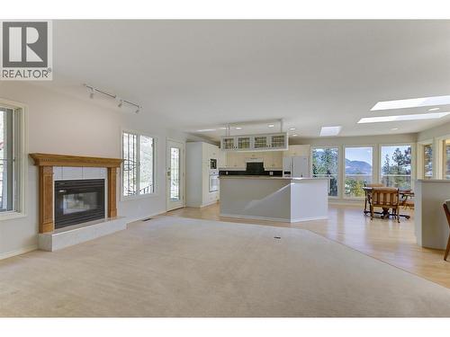 Family room with gas fireplace on the upper level - 4632 / 4624 Minto Street, Peachland, BC 