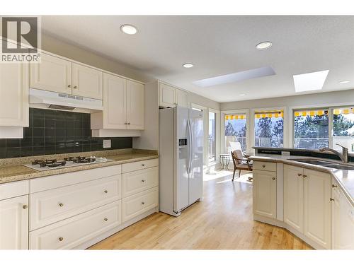 Kitchen to nook - 4632 / 4624 Minto Street, Peachland, BC 