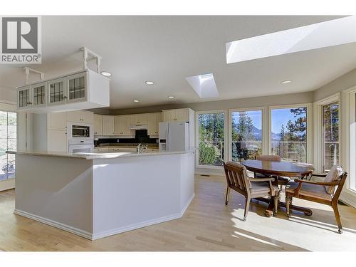Kitchen and nook - 4632 / 4624 Minto Street, Peachland, BC 