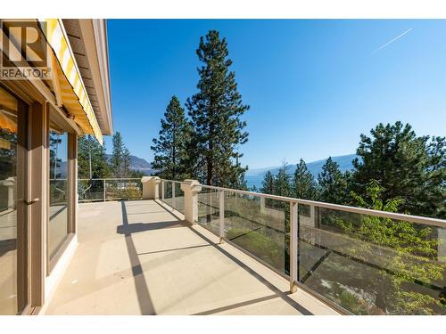 Spacious deck with awnings - lake and mountain views! - 4632 / 4624 Minto Street, Peachland, BC 