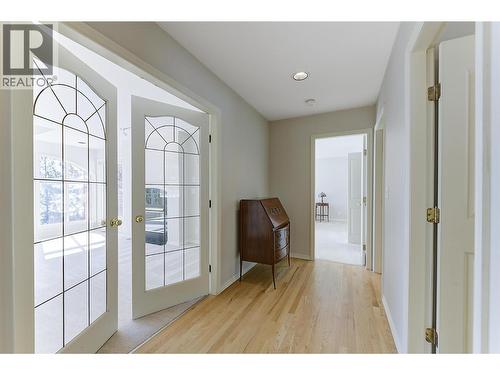 Access to living room - 4632 / 4624 Minto Street, Peachland, BC 