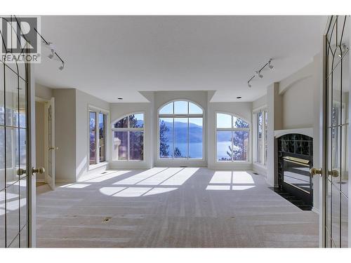 Private living room with outstanding views! - 4632 / 4624 Minto Street, Peachland, BC 