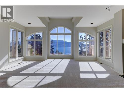 Private living room with outstanding views! - 4632 / 4624 Minto Street, Peachland, BC 