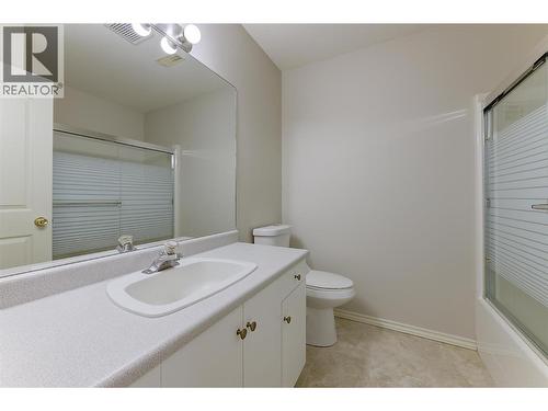 Bathroom on the lower level - 4632 / 4624 Minto Street, Peachland, BC 