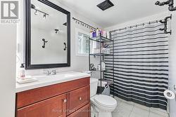 Upper Level 4 pc bathroom - 