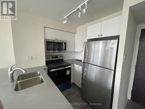 2902 - 736 BAY STREET , Toronto, Ontario M5G 1N6 2