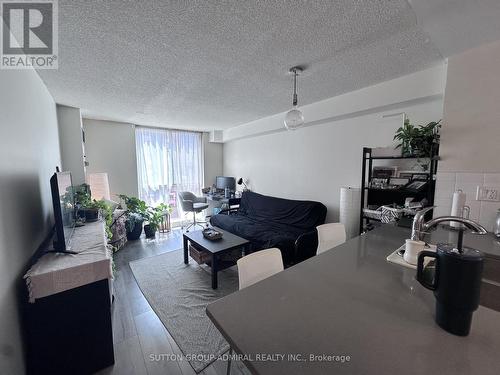 2902 - 736 BAY STREET , Toronto, Ontario M5G 1N6 3