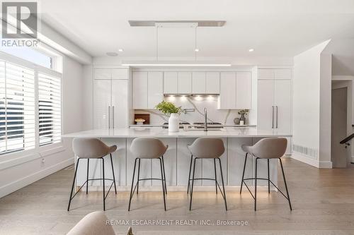 4 - 5056 New Street, Burlington, ON 