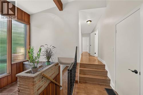 2 Helen Street, Dundas, ON 