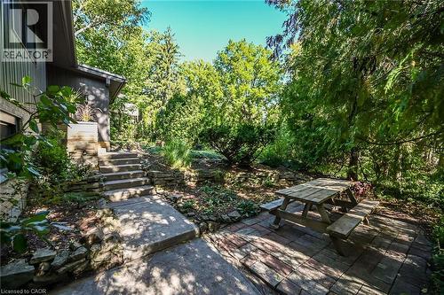 2 Helen Street, Dundas, ON 