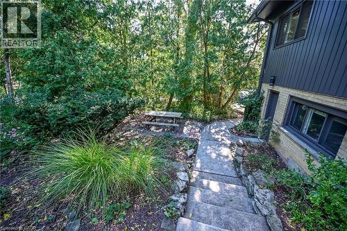2 Helen Street, Dundas, ON 
