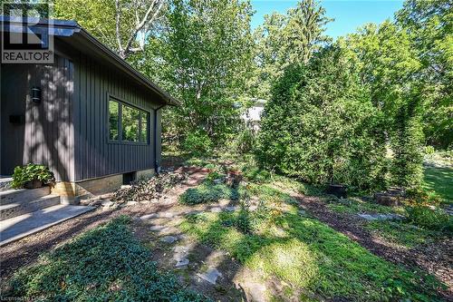 2 Helen Street, Dundas, ON 