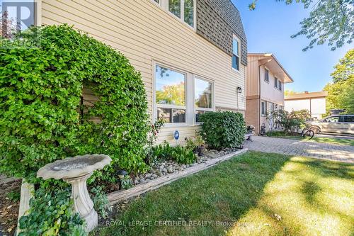2 Grove Park Square, Brampton, ON 