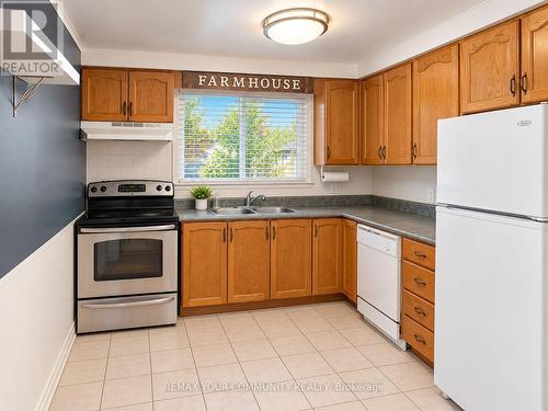 567 GRANBY PLACE , Newmarket, Ontario L3Y 2J6 3