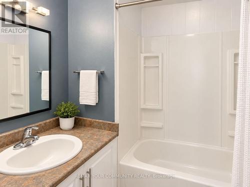 567 GRANBY PLACE , Newmarket, Ontario L3Y 2J6 4