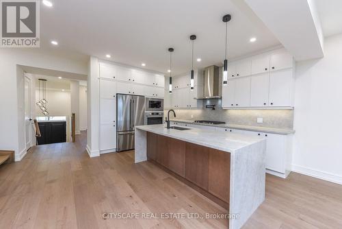 956 Fourth Street, Mississauga, ON - Indoor Photo Showing Kitchen