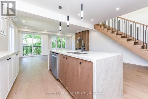 956 Fourth Street, Mississauga, ON - Indoor Photo Showing Kitchen