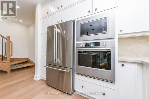 956 Fourth Street, Mississauga, ON - Indoor Photo Showing Kitchen With Stainless Steel Kitchen