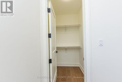 956 Fourth Street, Mississauga, ON - Indoor