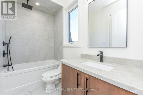 956 Fourth Street, Mississauga, ON - Indoor Photo Showing Bathroom