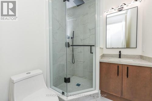 956 Fourth Street, Mississauga, ON - Indoor Photo Showing Bathroom
