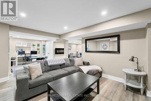 2191 Coldwater Street, Burlington, ON - Indoor Photo Showing Living Room