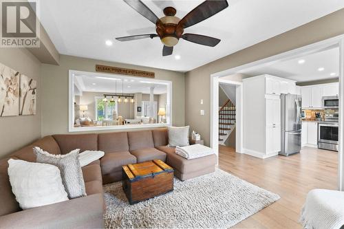 2191 Coldwater Street, Burlington, ON - Indoor Photo Showing Living Room