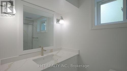 143 Elgin Crescent, Waterloo, ON - Indoor Photo Showing Bathroom