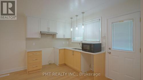 143 Elgin Crescent, Waterloo, ON - Indoor Photo Showing Kitchen